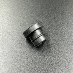 Уплотнение трубки охлаждения Suzuki DT40-40C, DF40-50 (нижнее) (Suzuki)