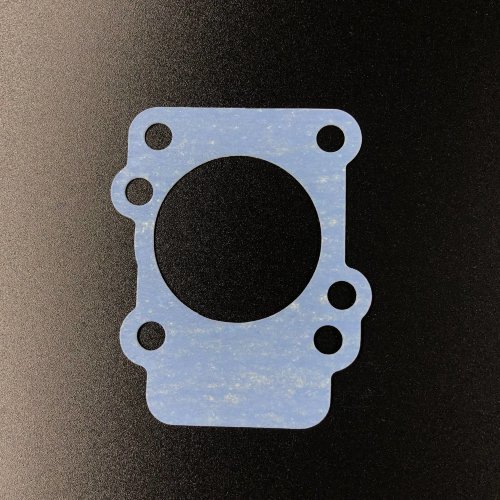 Прокладка под корпус помпы охлаждения Yamaha 9.9-15 (старого образца) (Yamaha)