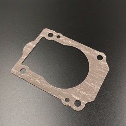 Прокладка под пластину помпы охлаждения Suzuki DF150-250, DF150-250(A) (Suzuki)