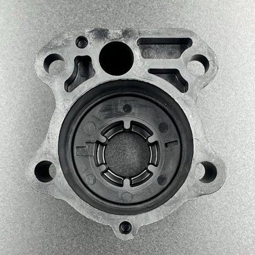 Корпус помпы охлаждения Yamaha F75-100 (Yamaha)