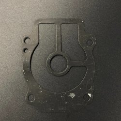 Прокладка под пластину помпы охлаждения Suzuki DF25-30(A) (Omax)