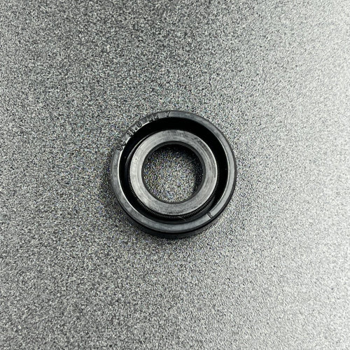 Сальник Yamaha (93101-11M23) (11,8х22х7) (RT)
