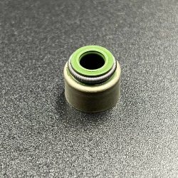 Маслосъемный колпачок Suzuki DF9.9-300, DF4-350(A) (Впуск/Выпуск) (Suzuki)