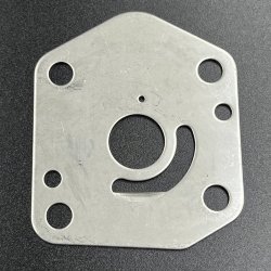 Пластина помпы охлаждения Suzuki DF8-20(A) (Suzuki)