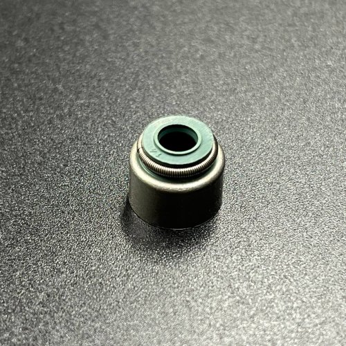 Колпачок маслосъемный Suzuki DF9.9-300, DF4-350(A) (Впуск/Выпуск) (KACAWA)