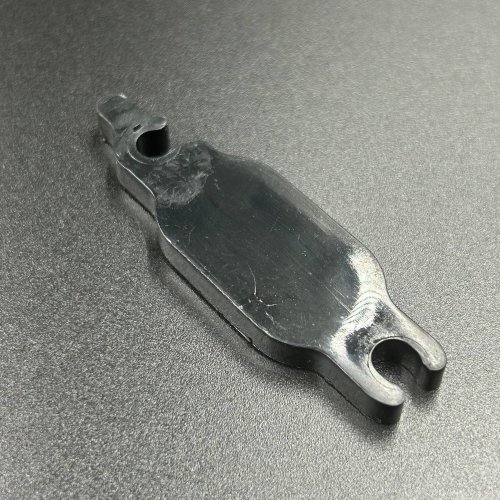 Защелка кабеля пластиковая Mercury 135-150 (Quicksilver)