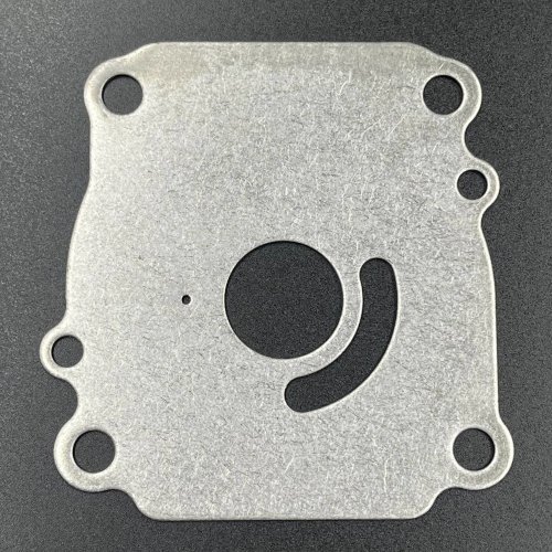 Пластина помпы охлаждения Suzuki DT90-100, DF60-140, DF100-140(A) (Suzuki)