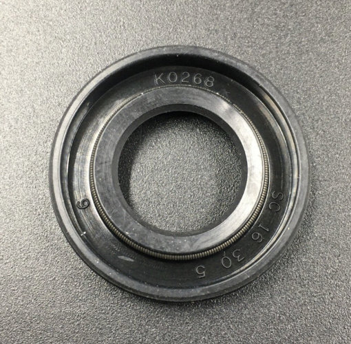 Сальник Yamaha (93104-16M04; 93104-16M01; 93101-16M36) (16x30x5) (KACAWA)
