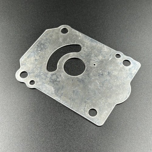 Пластина помпы охлаждения Suzuki DF150-250, DF150-250(A) (Osaka)