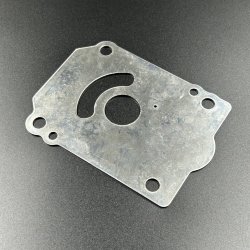 Пластина помпы охлаждения Suzuki DF150-250, DF150-250(A) (Osaka)