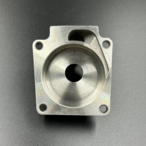 Корпус помпы охлаждения Suzuki DT20-40, DF40-50 (17411-94421; 17410-92L00) (Osaka)
