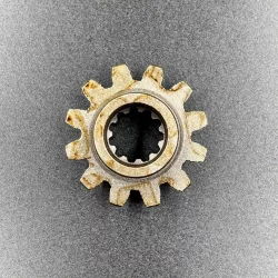Шестерня пиньон Suzuki DT9.9-15, DF8-20(A), DF9.9(B) (WUHU)
