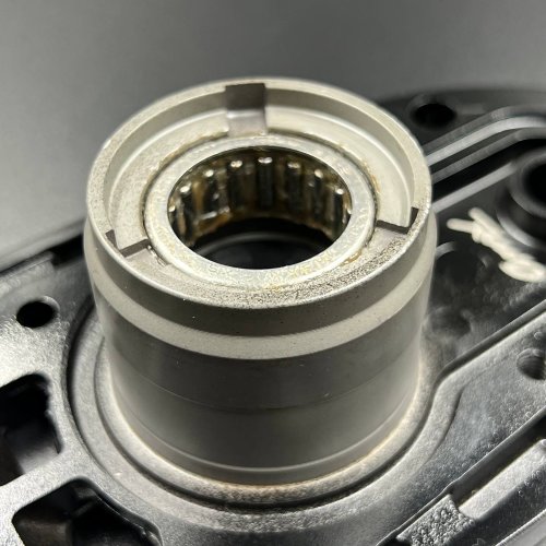 Основание помпы охлаждения Suzuki DT40, DF40-50 (Omax)