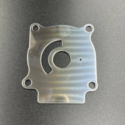 Пластина помпы охлаждения Suzuki DT20-40, DF25-50 (Omax)