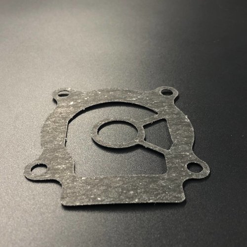 Прокладка под пластину помпы охлаждения Suzuki DT25-40, DF40-50, DF40-60(A) (Kacawa)